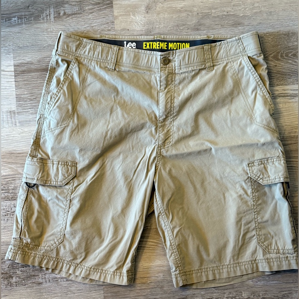 Lee Men's Khaki Cargo Shorts Size 38